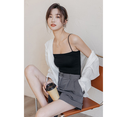 Γυναικείες αάνικες  μπλούζες με λεπτά τιραντάκια - προσαρμοσμένο μοντέλο