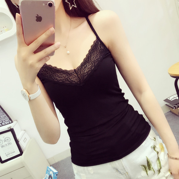 Igapäevane õhukeste rihmade ja pitsiga topp