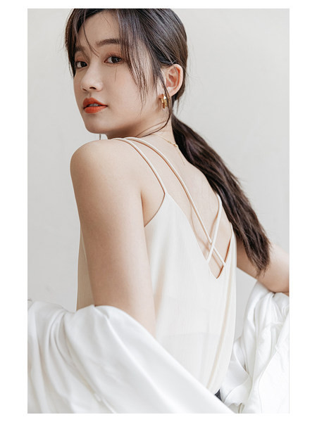 Naiste topp spits-kaelusega ja õhukeste rihmadega