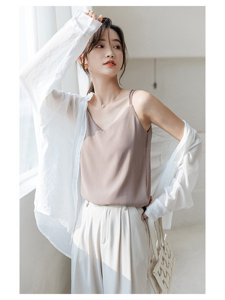 Naiste topp spits-kaelusega ja õhukeste rihmadega