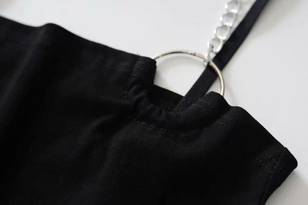 Peenikeste rihmade ja metallelemendiga naiste rinnakorv