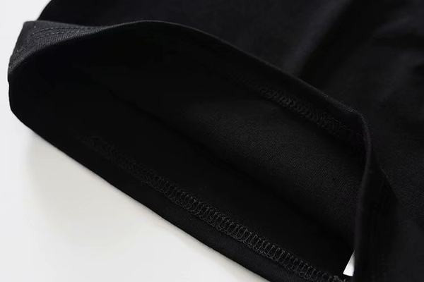 Peenikeste rihmade ja metallelemendiga naiste rinnakorv