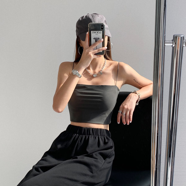 Igapäevane lühike õhukeste rihmadega naiste topp – puhas mudel