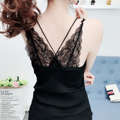 Praegune naiste ristrihmade ja pitsiga topp