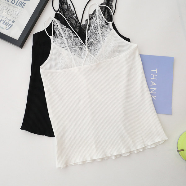 Praegune naiste ristrihmade ja pitsiga topp