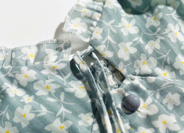 Sieviešu īsās krūšu kurpes ar ziedu motīviem un plānām lencītēm