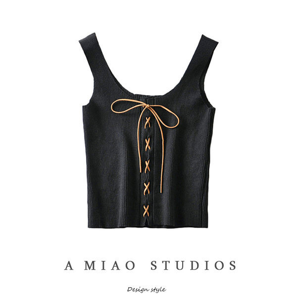 Γυναικεία αμάνικι μπλούζα από λεπτό πλέξιμο με κορδόνια