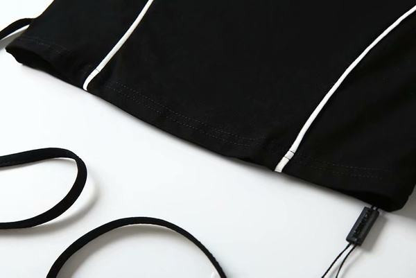 Naiste lühike topp kirja ja lipsudega