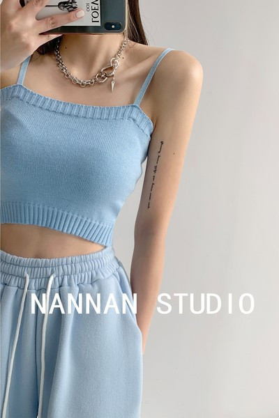 Naiste vabaaja õhukeste rihmadega kootud topp