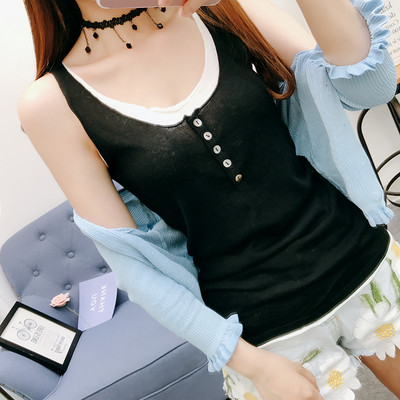 Igapäevane ovaalse dekoltee ja nööpidega topp