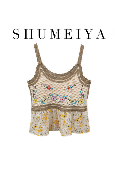 Tikandite ja lillemustriga naiste topp