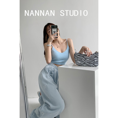 Νέο μοντέλο κοντό γυναικείο αμάνικο μπλουζάκι με λαιμόκοψη και λεπτούς ιμάντες