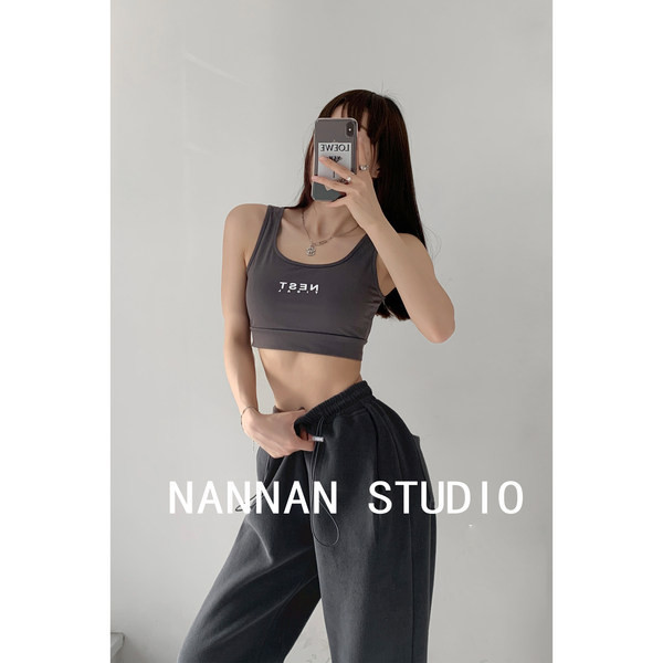 Prindiga sportlik vabaaja naiste topp – lühike mudel