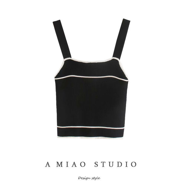 Γυναικείο φανελάκι λεπτό πλεκτό με τετράγωνο ντεκολτέ και κουμπιά