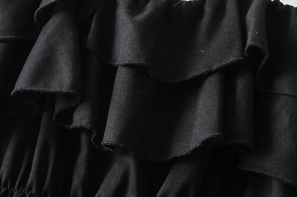 Naiste lühike õhukeste rihmade ja lokkidega topp