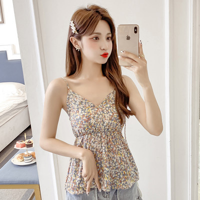 Õhukeste rihmade ja mitmes värvitoonis lillemustriga naiste topp