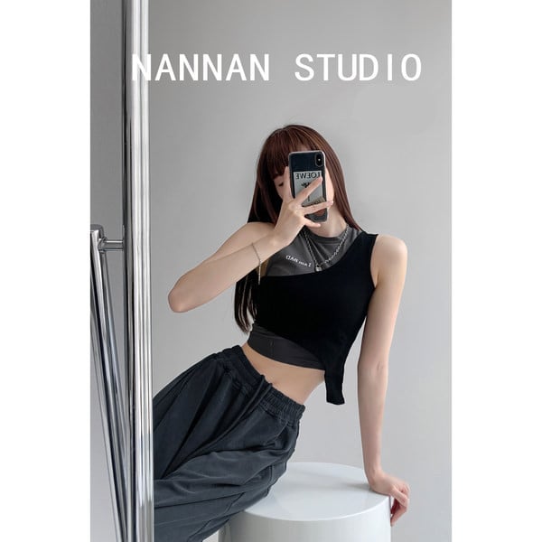 Asümmeetriline naiste topp tikandi ja ümara kaelusega