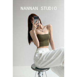 Καθημερινή γυναικεία αμάνικη μπλούζα με λεπτά τιραντάκια - προσαρμοσμένο μοντέλο