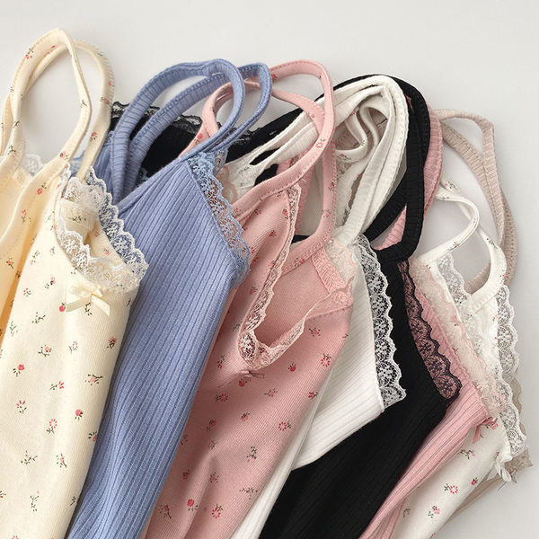 Lillemustri ja õhukeste rihmadega naiste vabaaja topp