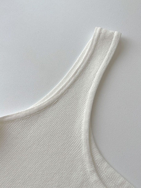 Ühevärviline ovaalse kaelusega naiste topp – puhas mudel