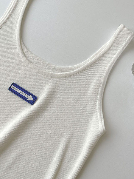 Ühevärviline ovaalse kaelusega naiste topp – puhas mudel