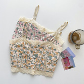 Lillemotiivide ja õhukeste rihmadega lühike naiste topp