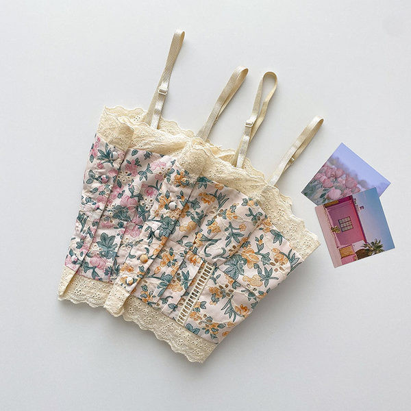 Lillemotiivide ja õhukeste rihmadega lühike naiste topp