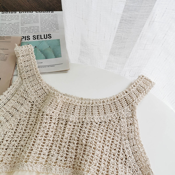 Γυναικεία αμάνικη μπλούζα με πλεκτά τιραντάκια