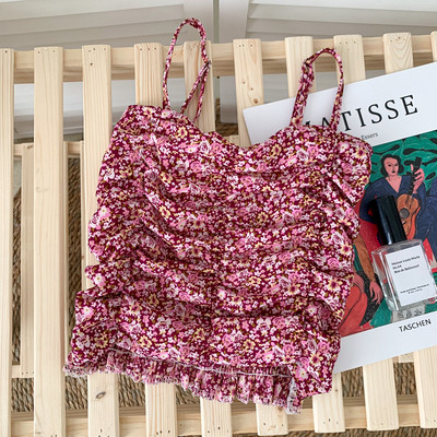 Lillemotiivide ja õhukeste rihmadega moodne naiste topp