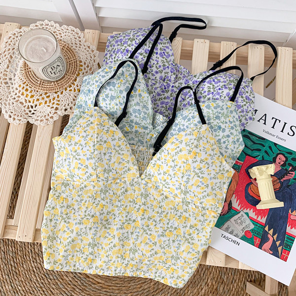 Καθημερινή γυναικεία αμάνικη μπλούζα - με λουλουδάτο μοτίβο και λεπτά τιραντάκια