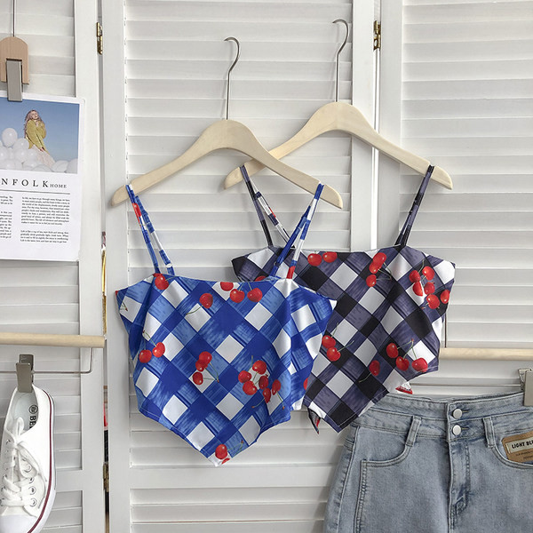 Γυναικεία ασύμμετρη αμάνικη μπλούζα με λεπτούς ιμάντες και απλικέ