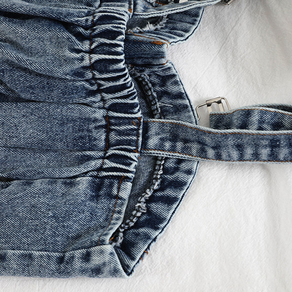 Γυναικεία τζιν τοπ με ρυθμιζόμενα τιραντάκια