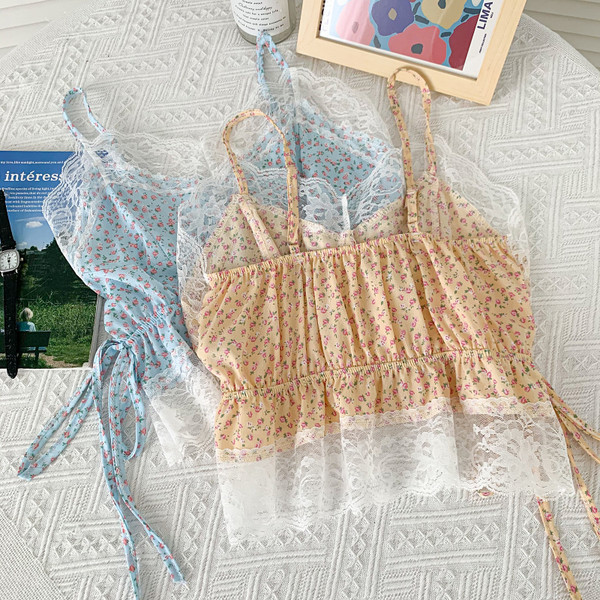 Μοντέρνα γυναικεία αμάνικη μπλούζα με λουλουδάτο μοτίβο και δαντέλα