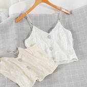 Γυναικεία βελούδινη αμάνικη μπλούζα με διακοσμημένα κουμπιά και τιράντες από πέρλες