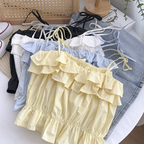 Praegune õhukeste rihmade ja lokkidega topp