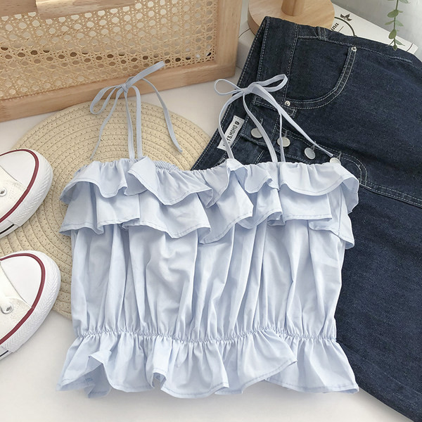 Praegune õhukeste rihmade ja lokkidega topp