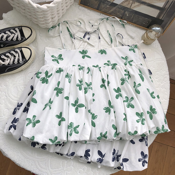 Γυναικεία φαρδιά αμάνικη  μπλούζα με λεπτούς ιμάντες και λουλούδια μοτίβα