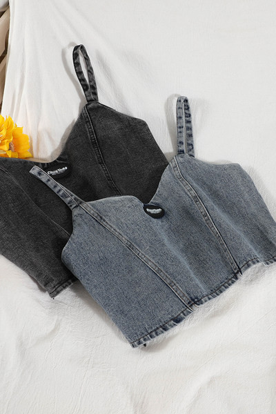 Γυναικείο δαντελωτό αμάνικο  με λεπτά τιραντάκια