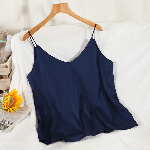 Ženska majica bez rukava na tanke naramenice i špic izrez