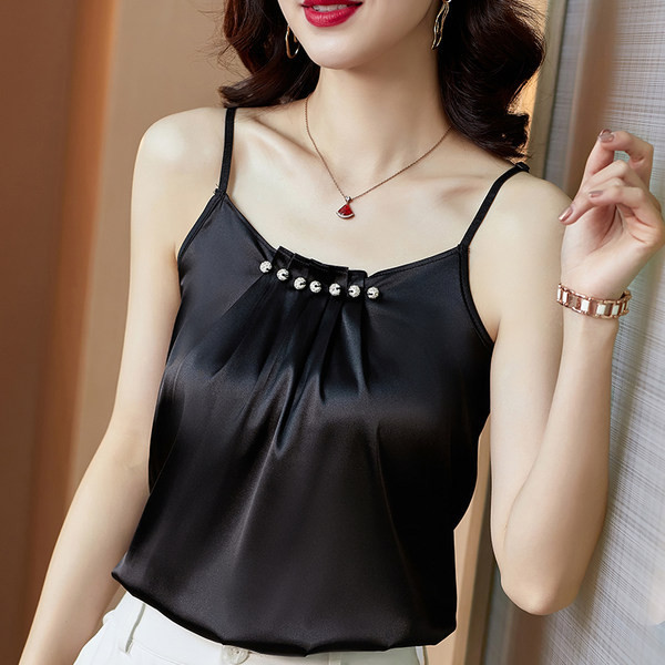 Γυναικεία σατέν μπλούζα με λεπτά τιραντάκια και διακοσμητικές πέτρες