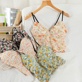 Γυναικεία κοντή αμάνικη μπλούζα με λουλουδάτο μοτίβο και λεπτά τιραντάκια