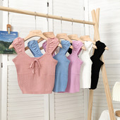 Laiade rihmade ja lipsudega igapäevane naiste topp