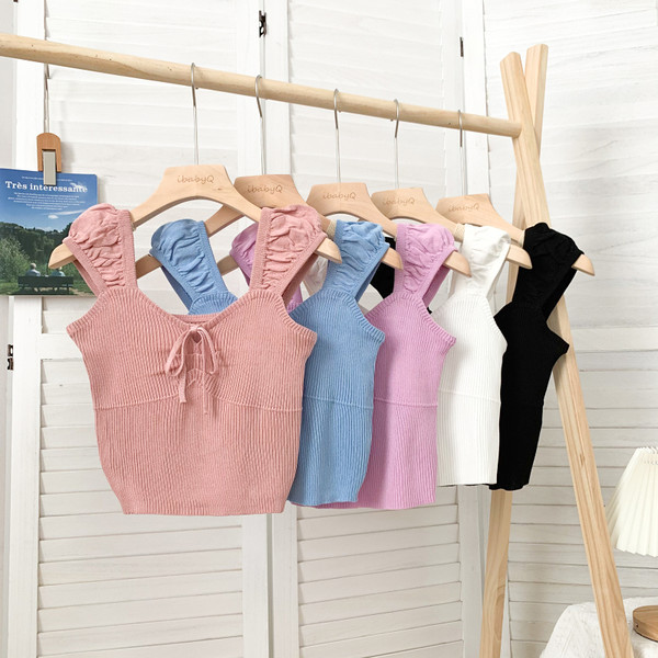 Laiade rihmade ja lipsudega igapäevane naiste topp