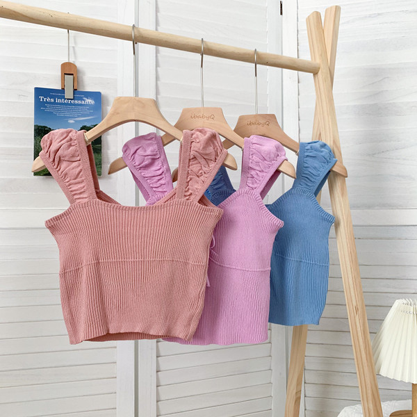 Laiade rihmade ja lipsudega igapäevane naiste topp