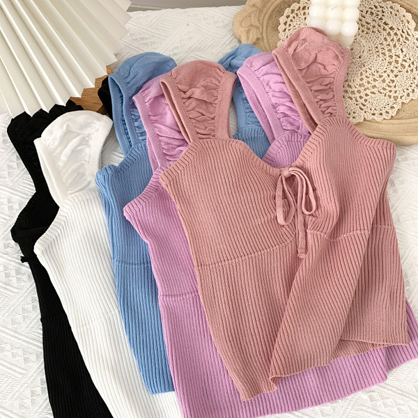 Laiade rihmade ja lipsudega igapäevane naiste topp