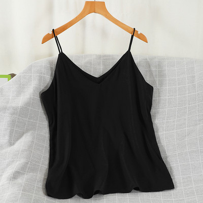 Μονόχρωμη γυναικεία μπλούζα με λεπτά τιραντάκια και ντεκολτέ