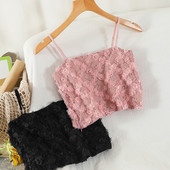 Κοντή γυναικεία αμάνικη  μπλούζα με λεπτά τιραντάκια και τρισδιάστατα λουλούδια