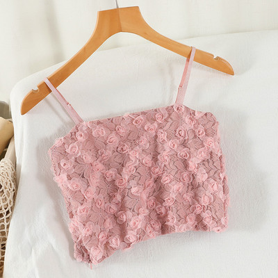 Κοντή γυναικεία αμάνικη  μπλούζα με λεπτά τιραντάκια και τρισδιάστατα λουλούδια