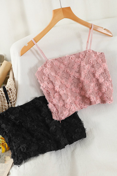 Κοντή γυναικεία αμάνικη  μπλούζα με λεπτά τιραντάκια και τρισδιάστατα λουλούδια