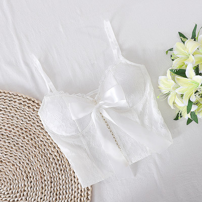 Trijų spalvų trumpas moteriškas apatinis trikotažas su kaspinu ir nėriniais